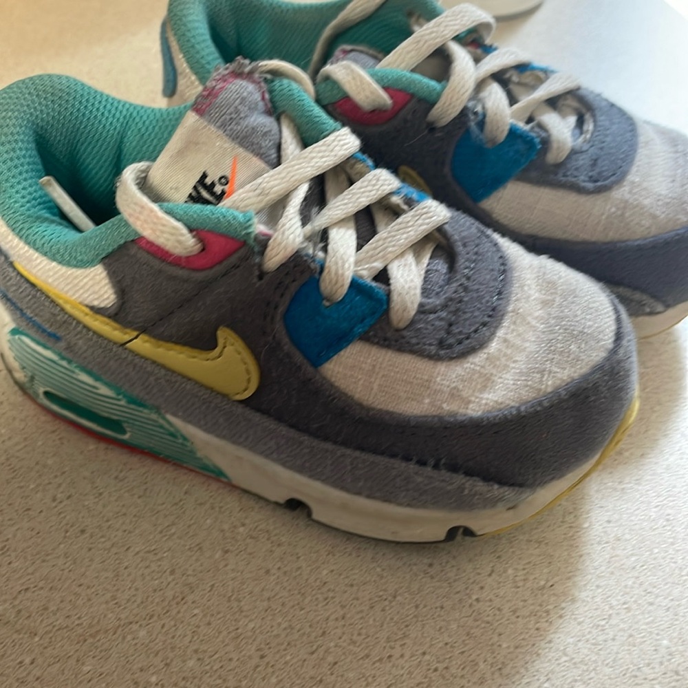 Toddler, Nike tennis shoes, size 7